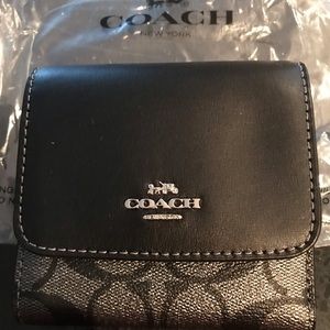 Coach Small Wallet in Signature Canvas/Leather